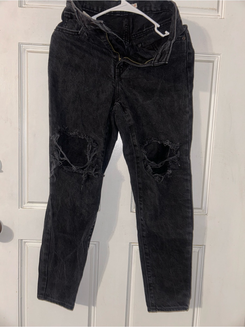 Levi's Black Distressed High-Rise Women's Jeans